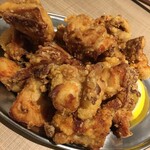 大曽根酒場 ハチ鶏 - ジューシー鶏唐揚げ