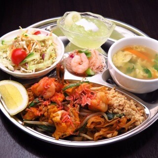 ランチタイムではお得に”本場タイの味”をお愉しみいただけます