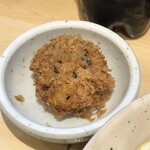 丸一 - 初注文の厚い椎茸フライ。