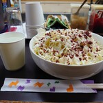 牛すじカレー 小さなカレー家 - コールスローは単にキャベツの千切りだが、これがなかなか旨い。いつもW（100円）にする。