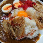 牛すじカレー 小さなカレー家 - 生たまごを乗せてみた♪