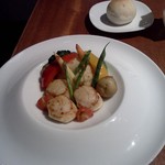 クラゲストア - ホタテのグリルとパン