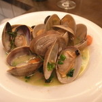 PASTAVOLA - 大あさりとパクチーのナンプラー蒸し