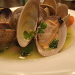 PASTAVOLA - 大あさりとパクチーのナンプラー蒸し