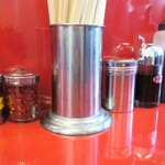 ラーメン二郎 - 卓上調味料