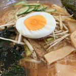 Idoi Nokuukam Menkoi - ちょっと酸味のある鶏ガラ系のスープに、具もたくさん乗っていますｏ(〃･◇･〃)