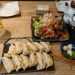 Nikujiru Gyouza No Dandadan - 肉汁焼餃子・パリパリ油淋鶏・うずらの味玉
