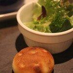 伊庵 - パン、サラダ