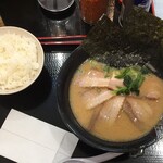 横浜八景樓 - 元祖八景麺チャーシュー、半ライス