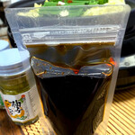 博多もつ処 東屋 - テイクアウトもつ鍋（サービスのモツ焼きのたれ）