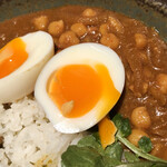 ろっかん - グランジャ野菜とひよこ豆のマッサマン