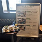 GRILL&DINING MANHATTAN TABLE - [メニュー] お店 入り口前 朝食サンプル & メニューボード