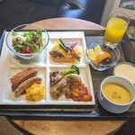 グリル＆ダイニング マンハッタンテーブル - [メニュー] お店 入り口前 朝食サンプル 全景♪Ｗ