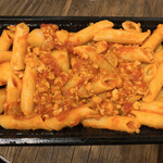 山下食堂 - カジキマグロとじゃが芋の辛いトマトソース ペンネリガーテ（テイクアウト）