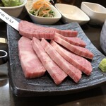 Sumibi Yakiniku Horumon Yaki Makoto - 土、日限定ランチの特選カルビ定食