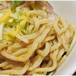 まぜそば専門店 シン・アジト - もっちりした食感の麺。