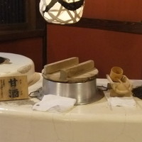 とうふ屋うかい 鷺沼店 - 待合室に甘酒があります。