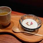 Soba Hirakawa - 4月蕎麦懐石：蕎麦の実入り杏仁豆腐・ジャスミン茶