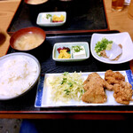 十八番 - イカ納豆と鰹と鶏の竜田揚げ定食。¥800。