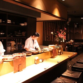 ジャズが流れる大人の隠れ家的空間。お一人様でも気兼ねなく…