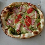デリシャストマトファームカフェ - バジルソースのピザ 880円