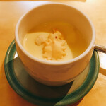 大喜寿し - なんと飾りはお菓子の「おっとっと」！そしてコーンスープの下に茶碗蒸しがあるという遊び心