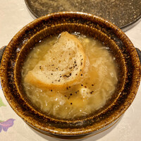 南青山 七鳥目 - 新玉葱と鶏のスープ