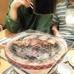 ホルモン焼肉ぶち - こんなペチャパイにされて可哀想な「おっぱい」