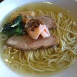 麺創 なな家 - 塩ラーメンめんまとほうれん草？かも？よくわかりませんが、おいしかったです。