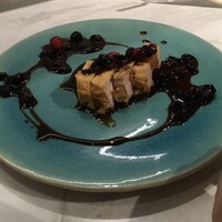 CINA New Modern Chinese - イベリコ豚とフレッシュベリーの黒酢豚