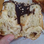 カカポ・ベーカリー - バナナチップスが生地に入っていました。