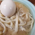 ラーメン二郎 - 麺・味玉。