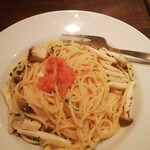 ラセラ - ランチ950円 明太子ときのこのパスタ 写真を撮る前に勢い余って少し崩してしまいました。パスタの太さ茹で加減、味、かなり好みでした。美味しいです。