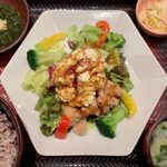 大戸屋 - ポテタル鶏竜田のサラダ定食 ¥890 のポテタル鶏竜田のサラダ