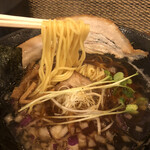 鯛太郎 - 麺持ち上げ