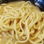 Kanamachi Shouten - 麺は太めでゴワゴワした四之宮麵。
