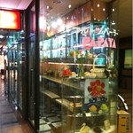 パパヤ - ガラス張りのカウンターだけのお店