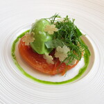 ラ メゾン ドゥ グラシアニ - 坊勢島・白鷺サーモンのマリネと丹波篠山・吉良農場のオゼイユのソースとアイスクリーム リエット オリーブオイルとオゼイユのソース  エシャロット（玉ねぎの一種） パートブリック