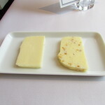 ラ メゾン ドゥ グラシアニ - 仏ノルマンデイーのイズニーバター・淡路島の玉ねぎを加えた北海道よつ葉バター