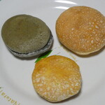 銀のりぼん - 色あいと大きさがそれぞれ違うブッセ