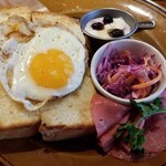 The CAFE - モーニングセット(480円)/トッピング(トースト1枚)(80円)/トッピング(ハムエッグ)(150円)