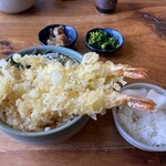 東小屋 - 料理写真:
平日限定の天ぷらうどん（海老）