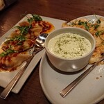 VONG KITCHEN - 1912_VONG KITCHEN-フォンキッチン-_Shrimp dumpring@150,000Rp(海老餃子)、Balinese Crispy Caramari@130,000Rp(バリ風イカフライ)