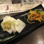 Izakaya Ichinoya - 本日のお通しは、大根と白菜の漬物とモヤシのナムル