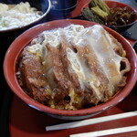 狐狸庵 - 飴色になるまでダシ醤油で煮詰められた玉葱が旨い！