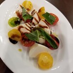 モディッシュカフェ - 北海道モッツァレラとトマト 620円