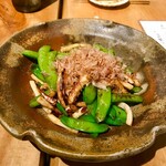 花 - きぬさやとイカの旨炒め