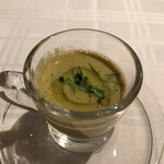 ポンテ デル ピアット - ランチコース５５００円（総額）。牡蠣のズッパ。口にすると牡蠣の風味が広がります（╹◡╹）（╹◡╹）