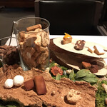 ポンテ デル ピアット - ランチコース５５００円（総額）。小菓子。圧巻の演出です（╹◡╹）（╹◡╹）