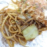 お好み焼き いしん - 「Aセット　焼きそばとお好み焼きハーフ＆ハーフ弁当」（500円）